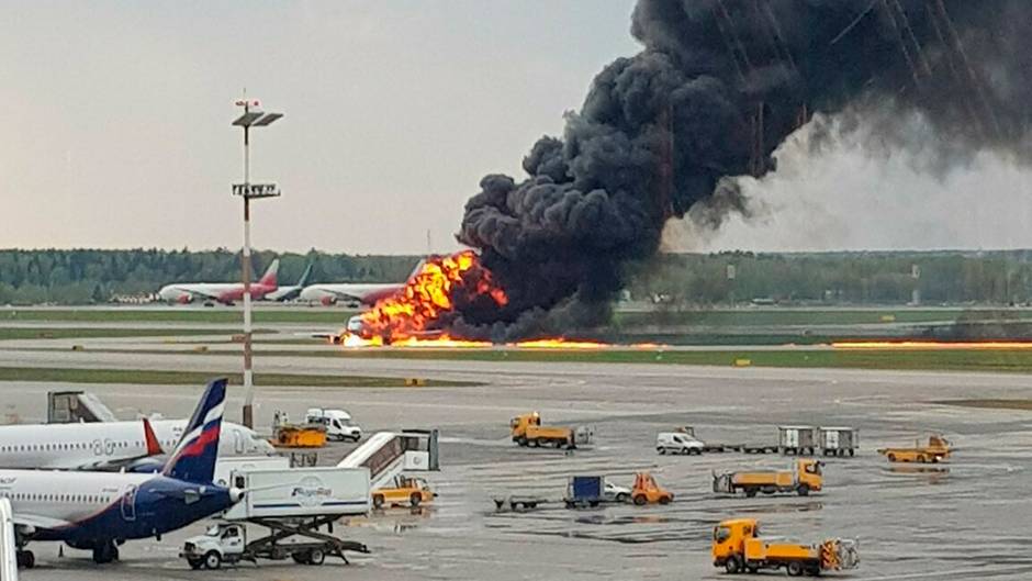 Russland: Passagiermaschine geht in Flammen auf – Zahl der Toten steigt auf 41