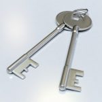 3 Möglichkeiten, eine Tür ohne Schlüssel zu öffnen