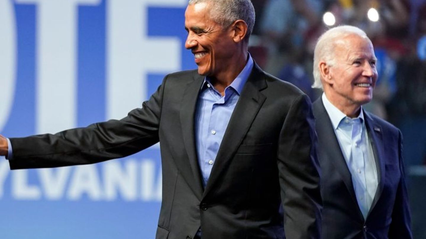 US-Präsident Joe Biden und sein Vorgänger Barack Obama in Pennsylvania. Foto: Patrick Semansky/AP/dpa